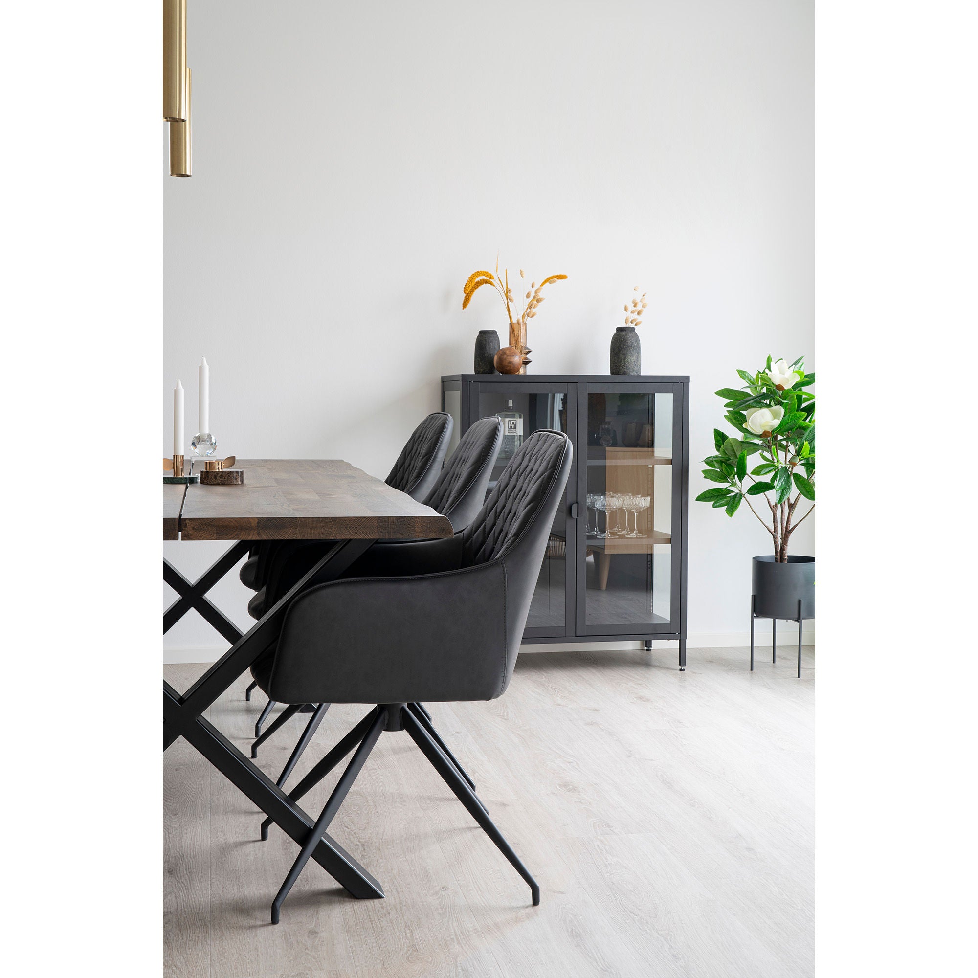 Harbo Spisebordsstol i mørk grå PU med Drejefod - sort